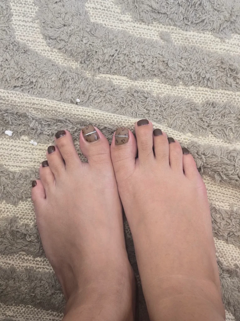 Nail chân nâu khói viền bạc